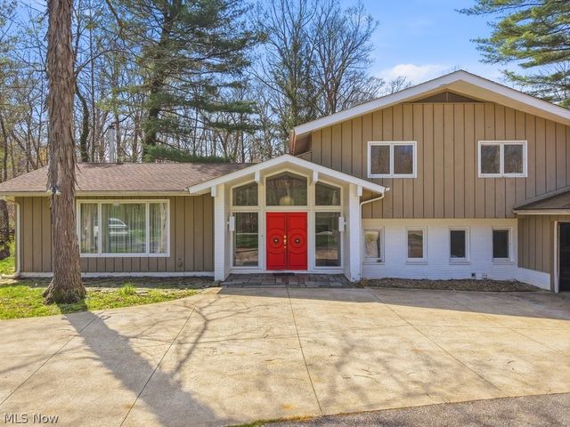 6055 Deepwood Drive, Chagrin Falls, OH 44022