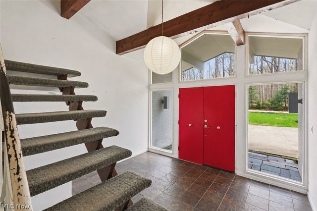 6055 Deepwood Drive, Chagrin Falls, OH 44022