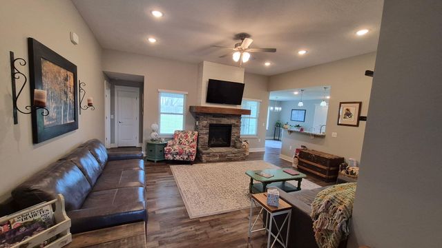 2142 Buckhorn Road, Ozark, MO 65721