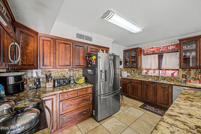 6814 N 77TH Avenue, Glendale, AZ 85303