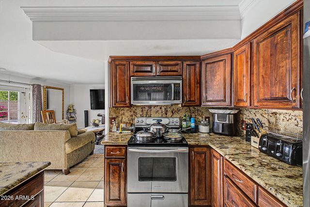 6814 N 77TH Avenue, Glendale, AZ 85303