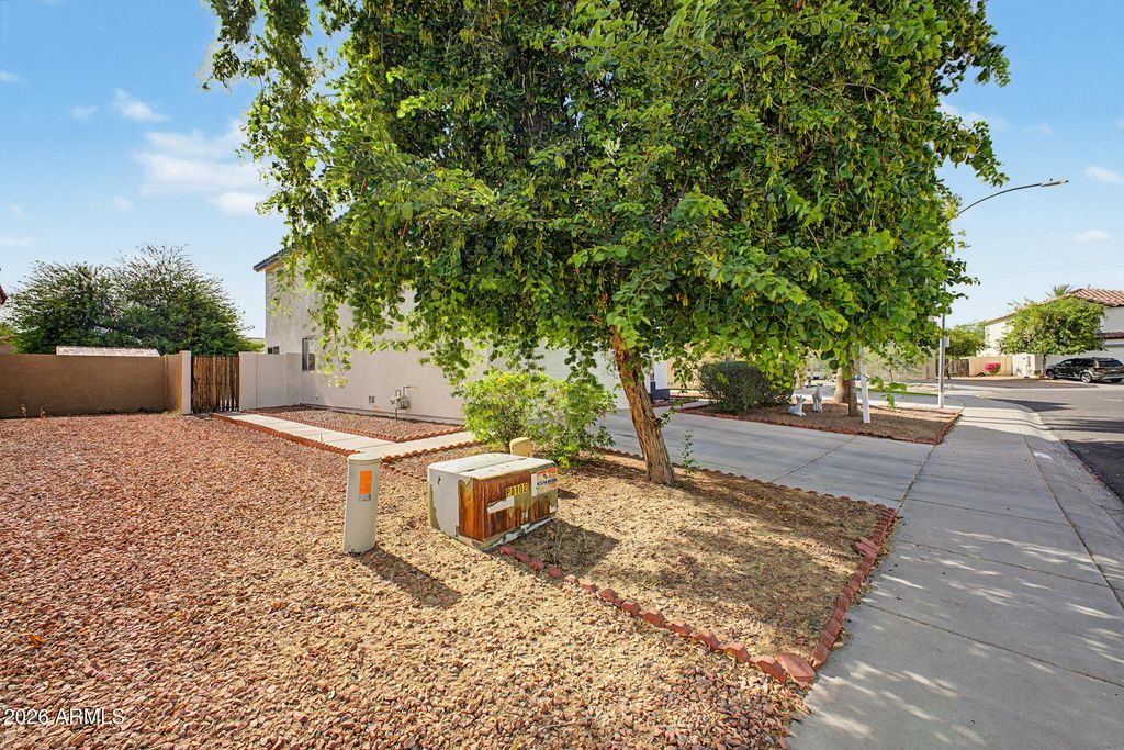 6814 N 77TH Avenue, Glendale, AZ 85303 — photo 4