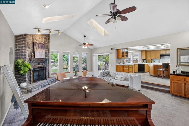 139 Loren Ln, Oakley, CA 94561