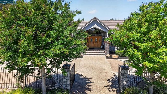 139 Loren Ln, Oakley, CA 94561