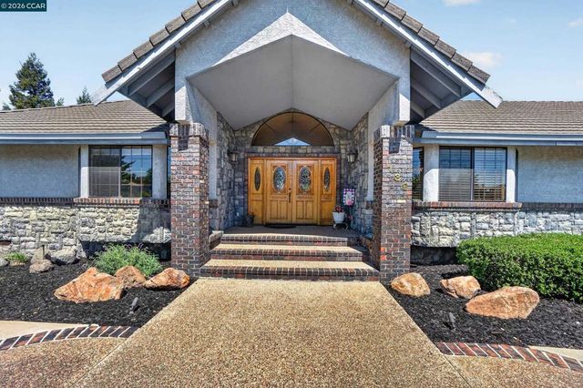 139 Loren Ln, Oakley, CA 94561