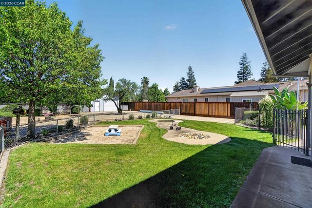 139 Loren Ln, Oakley, CA 94561