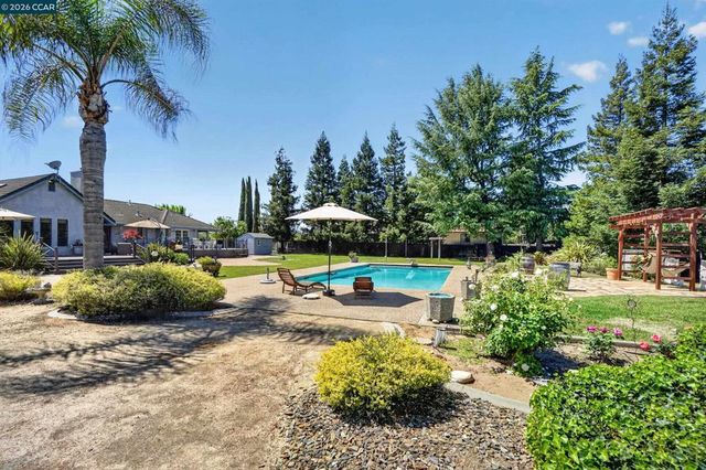 139 Loren Ln, Oakley, CA 94561