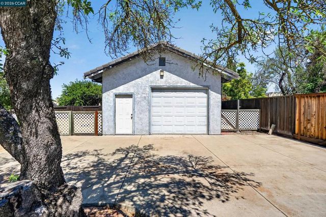 139 Loren Ln, Oakley, CA 94561