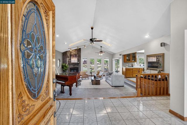 139 Loren Ln, Oakley, CA 94561