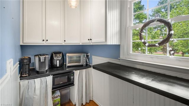 3819 Oak Forest Drive, High Point, NC 27265