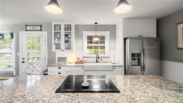 3819 Oak Forest Drive, High Point, NC 27265