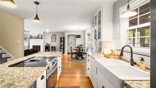 3819 Oak Forest Drive, High Point, NC 27265