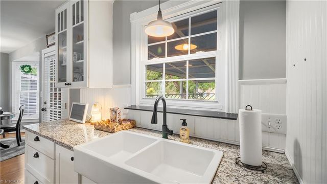 3819 Oak Forest Drive, High Point, NC 27265