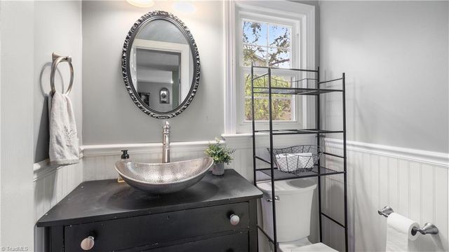 3819 Oak Forest Drive, High Point, NC 27265