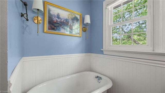 3819 Oak Forest Drive, High Point, NC 27265