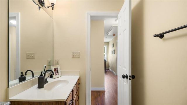 3819 Oak Forest Drive, High Point, NC 27265