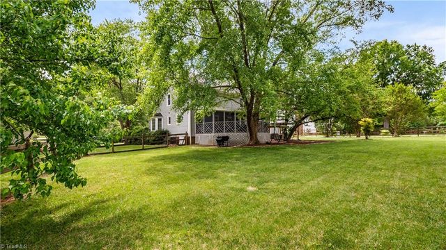 3819 Oak Forest Drive, High Point, NC 27265