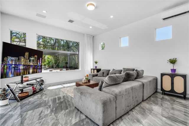 6803 NW 116th Avenue, Parkland, FL 33076