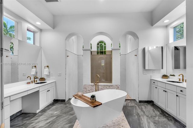 6803 NW 116th Avenue, Parkland, FL 33076