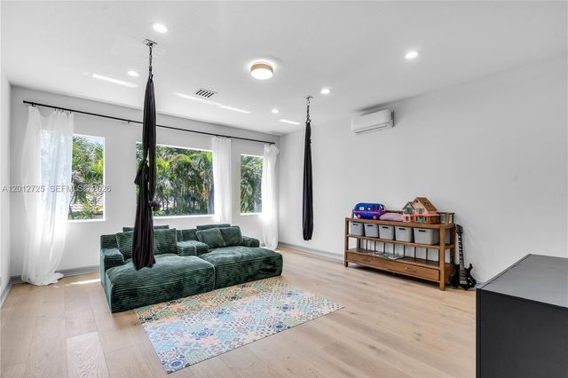 6803 NW 116th Avenue, Parkland, FL 33076