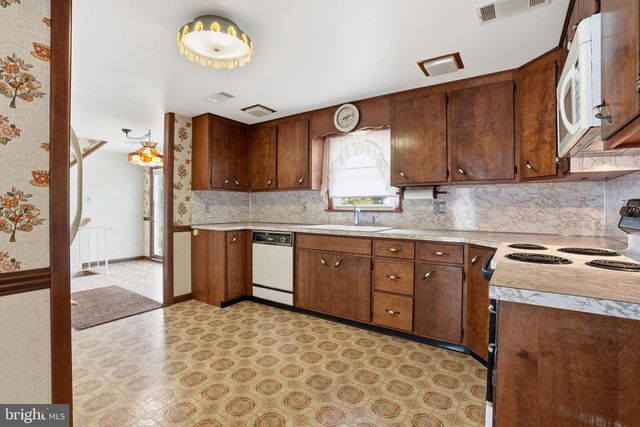 945 WILLIAMS AVE, Walnutport, PA 18088