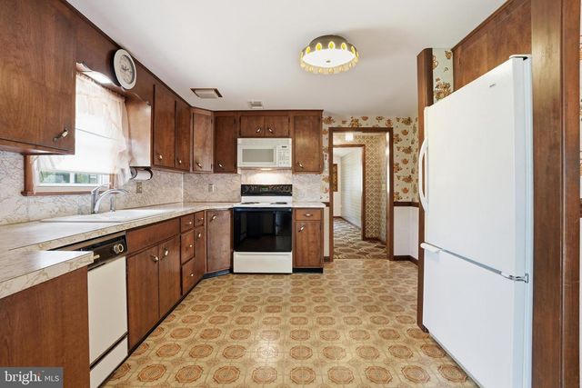 945 WILLIAMS AVE, Walnutport, PA 18088