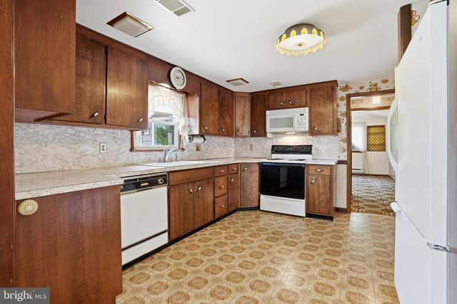 945 WILLIAMS AVE, Walnutport, PA 18088