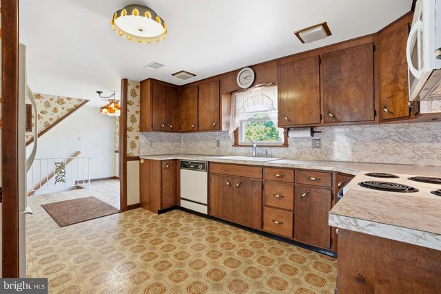 945 WILLIAMS AVE, Walnutport, PA 18088
