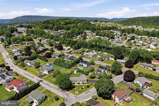 945 WILLIAMS AVE, Walnutport, PA 18088