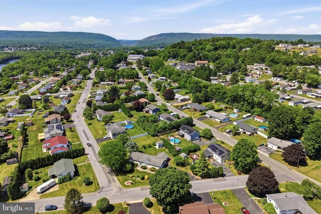 945 WILLIAMS AVE, Walnutport, PA 18088