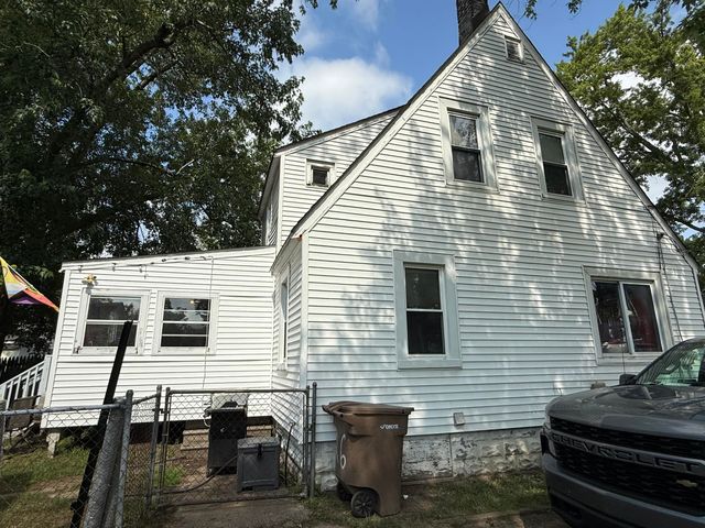 26 Edna Avenue, Pontiac, MI 48341