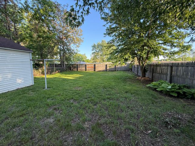 26 Edna Avenue, Pontiac, MI 48341