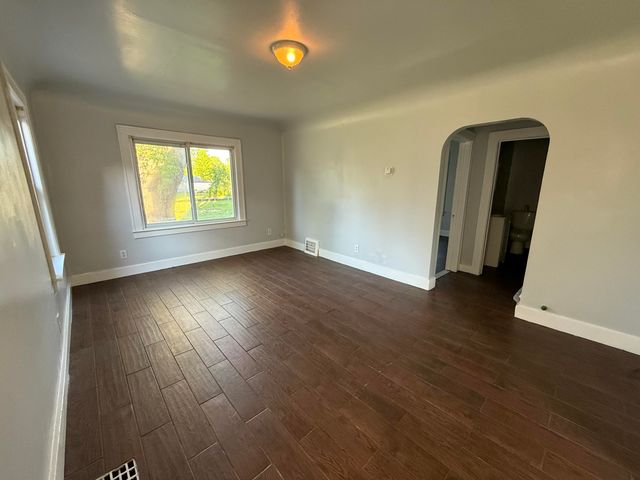 26 Edna Avenue, Pontiac, MI 48341
