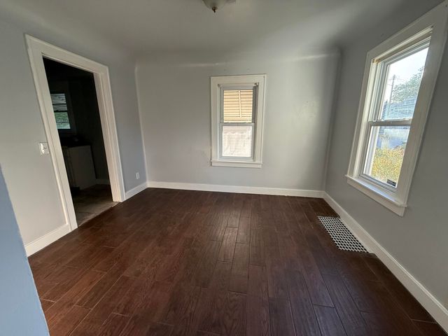 26 Edna Avenue, Pontiac, MI 48341
