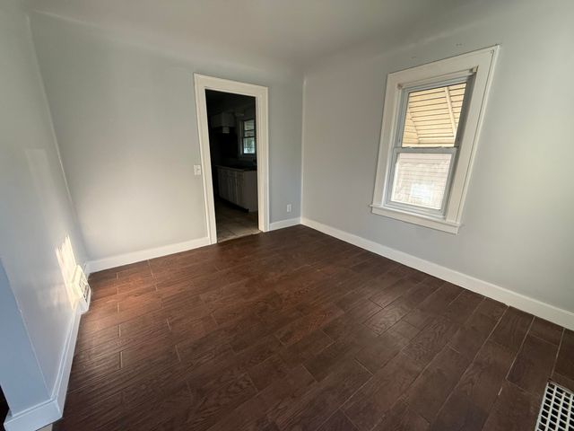 26 Edna Avenue, Pontiac, MI 48341