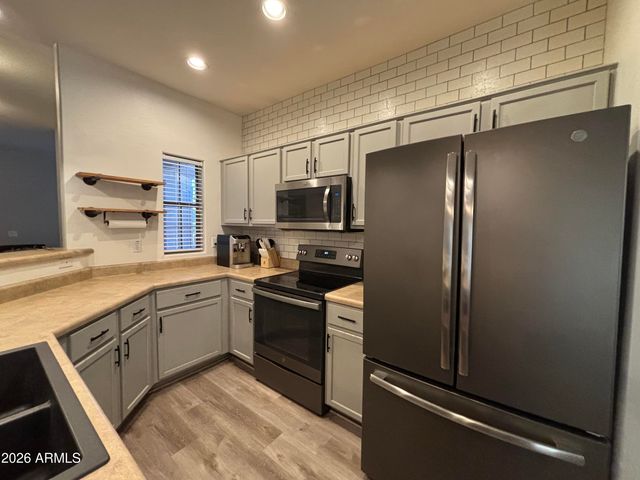 948 E SAVANNAH Drive, Chandler, AZ 85225