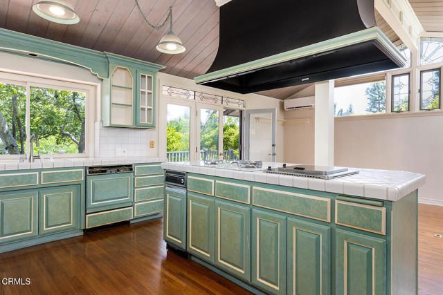 1265 Club House Drive, Pasadena, CA 91105