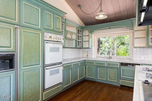 1265 Club House Drive, Pasadena, CA 91105
