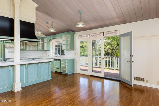 1265 Club House Drive, Pasadena, CA 91105