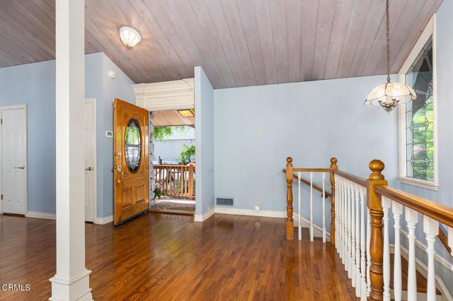 1265 Club House Drive, Pasadena, CA 91105