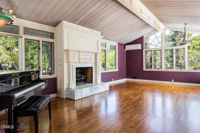 1265 Club House Drive, Pasadena, CA 91105