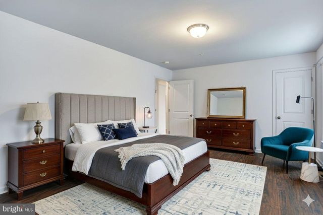 1160 LONBERRY DR, Harrisburg, PA 17111