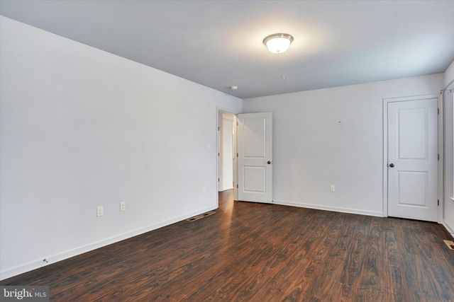 1160 LONBERRY DR, Harrisburg, PA 17111