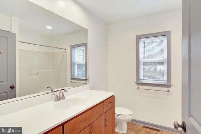 1160 LONBERRY DR, Harrisburg, PA 17111