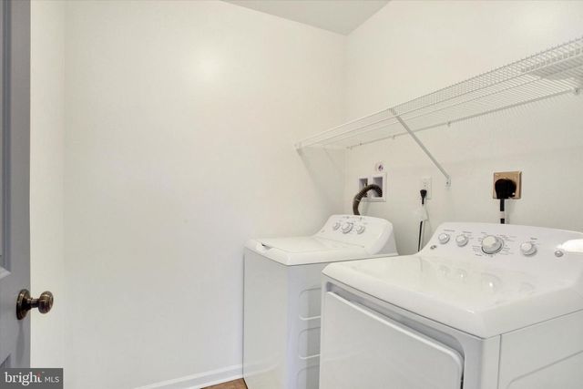 1160 LONBERRY DR, Harrisburg, PA 17111