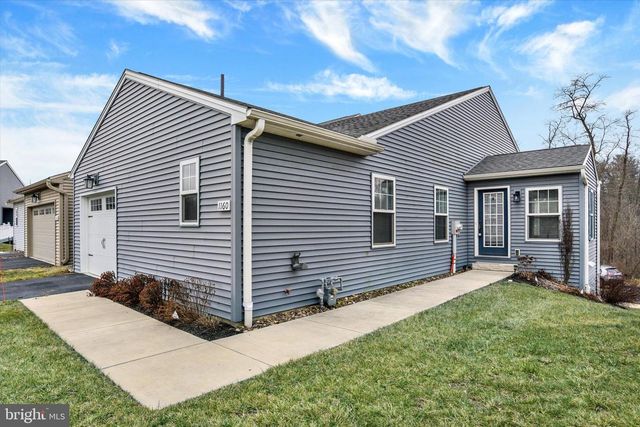 1160 LONBERRY DR, Harrisburg, PA 17111