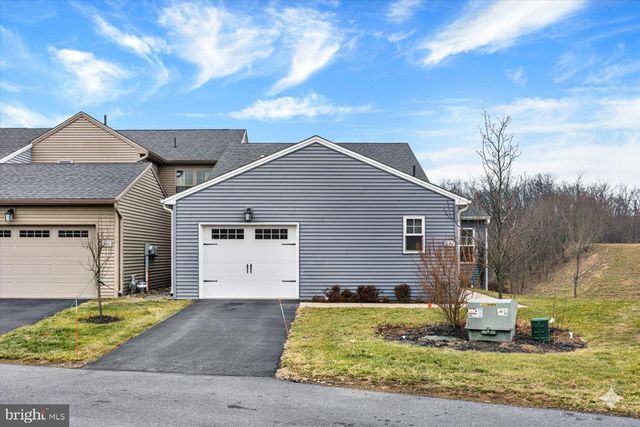 1160 LONBERRY DR, Harrisburg, PA 17111