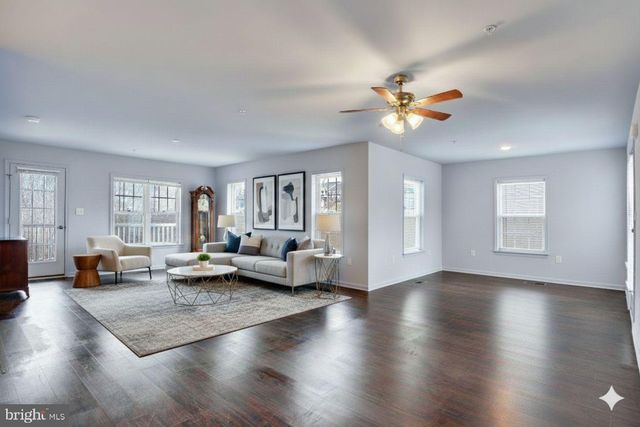 1160 LONBERRY DR, Harrisburg, PA 17111