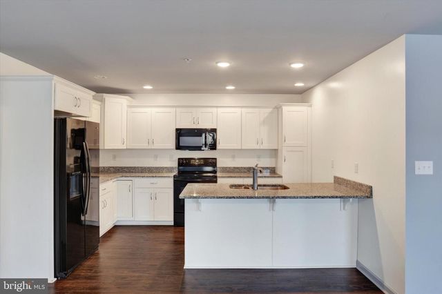 1160 LONBERRY DR, Harrisburg, PA 17111