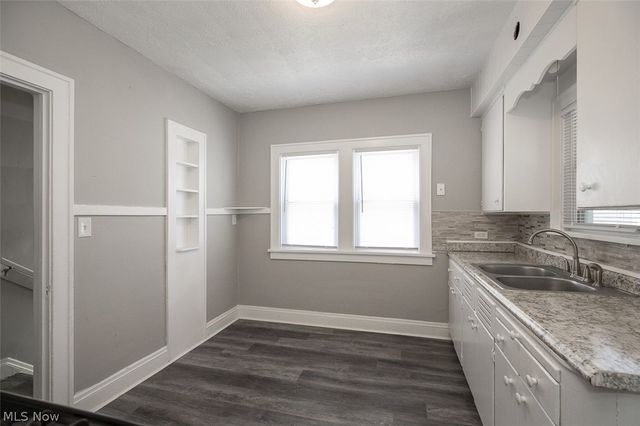 10203 Greenview Avenue, Garfield Heights, OH 44125